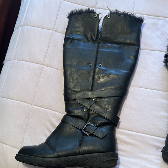 Comfy Moda Canada winter boots. - Picture 4 of 10